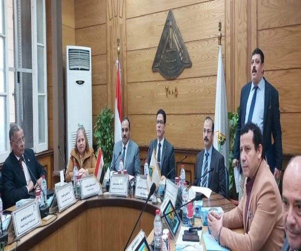 الجيزاوي يستعرض الإستعدادات الخاصة بإمتحانات الفصل الدراسي الأول 