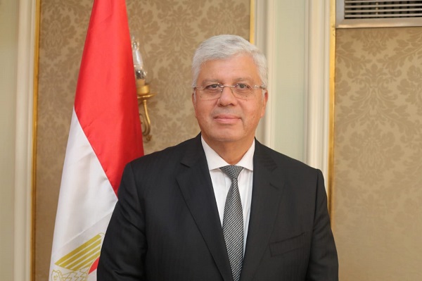 الدكتور ايمن عاشور