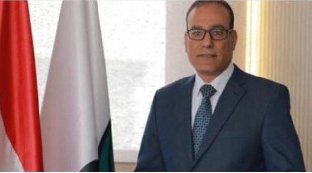  الدكتور مصطفى عزام