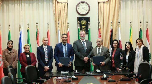 الاكاديميه العربيه توقع اتفاقيه جديده للتعاون المشترك مع ESC Esc Rennes school o