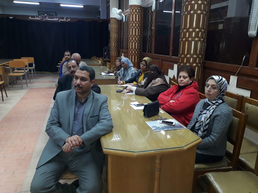 وكيل تعليم الفيوم يؤكد ضرورة نشر الوعي الصحي بالمدارس