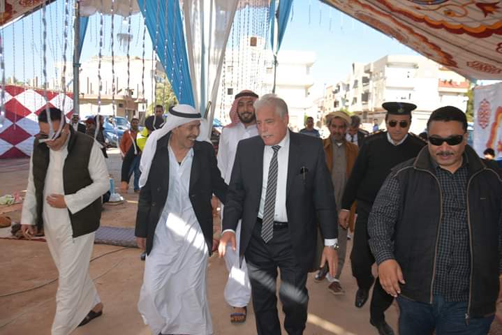 محافظ جنوب سيناء يلبي دعوة شاب بدوي ويشهد حفل زفازفه .صور