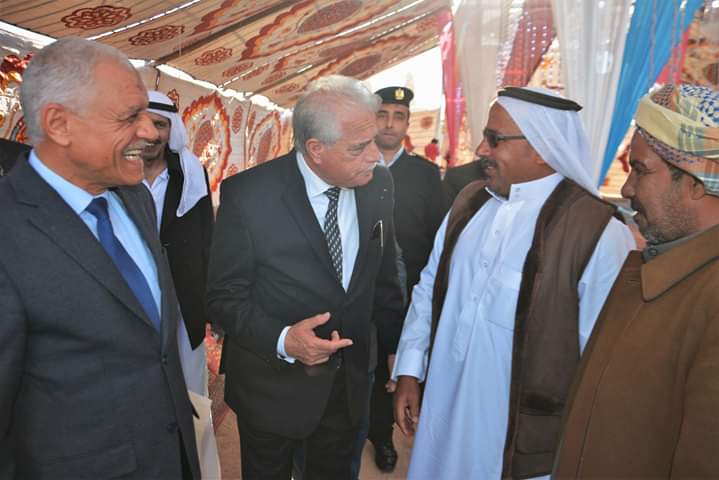 محافظ جنوب سيناء يلبي دعوة شاب بدوي ويشهد حفل زفازفه .صور