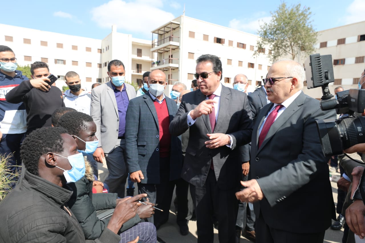 وزير التعليم العالي: إتاحة الجرعة المُعززة للتطعيم ضد فيروس كورونا بالجامعات
