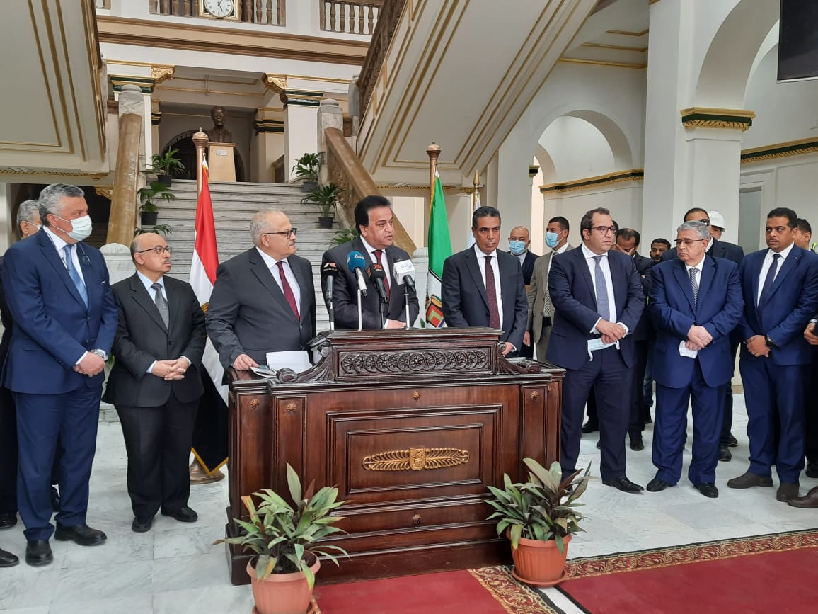 وزير التعليم العالي: إتاحة الجرعة المُعززة للتطعيم ضد فيروس كورونا بالجامعات