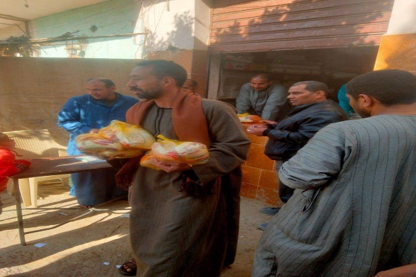  توزيع 4000شنطه سلع غذائية بأسعار مخفضة بمركز المنيا