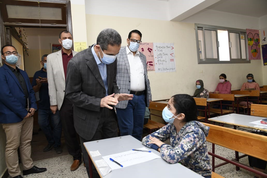 محافظ الغربية يتابع سير امتحانات نهاية العام الدراسي -صور