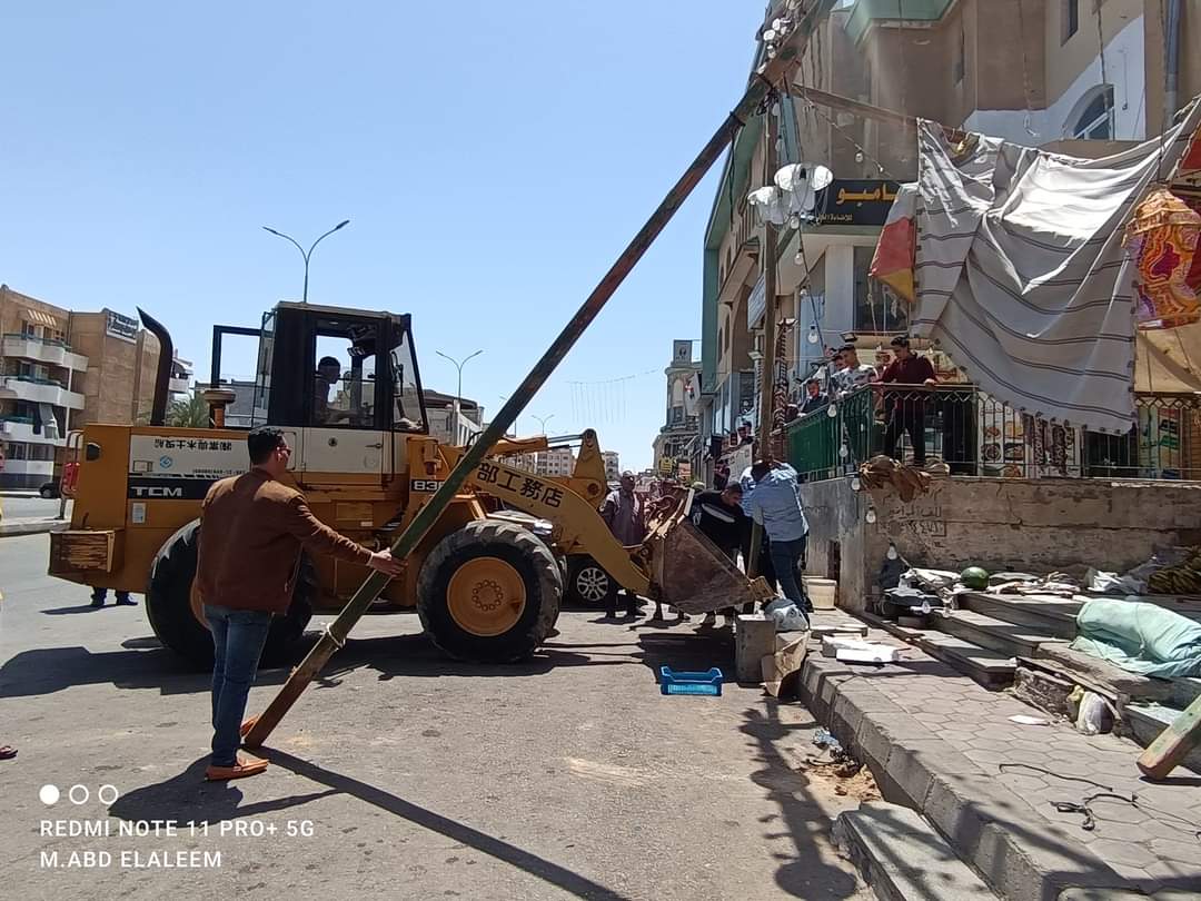 حملة مكبرة بقيادة رئيس جهاز مدينة العبور للقضاء على الاشغالات