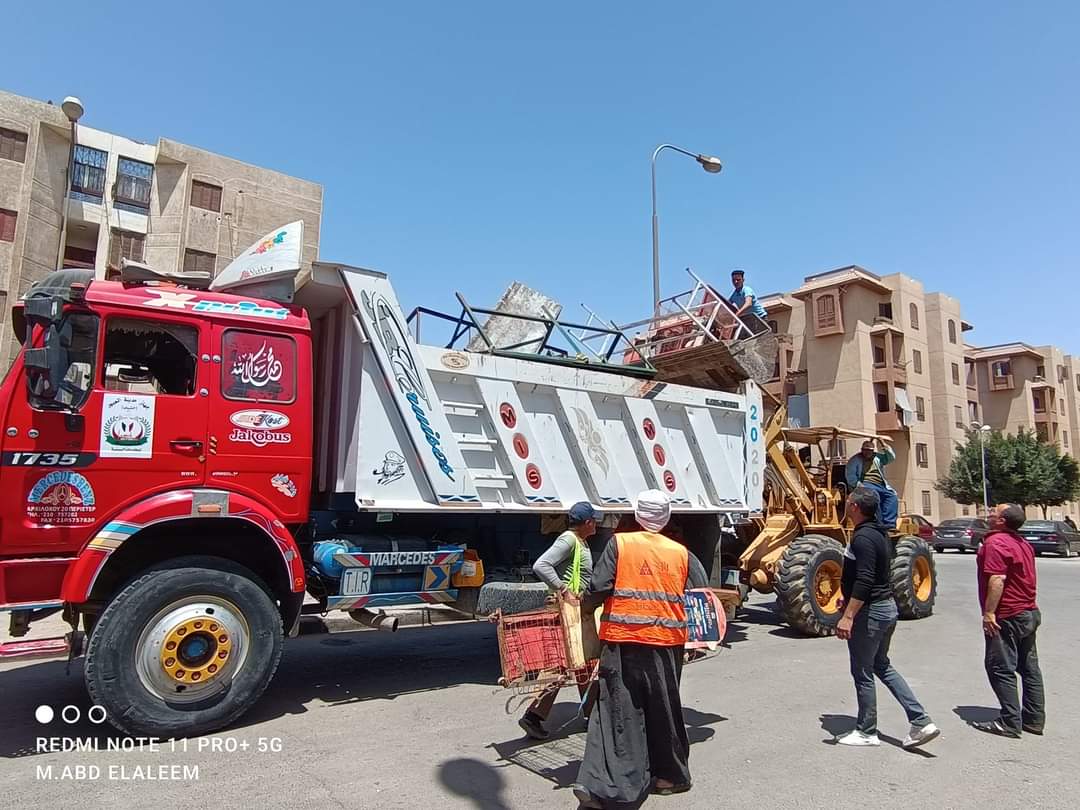 حملة مكبرة بقيادة رئيس جهاز مدينة العبور للقضاء على الاشغالات