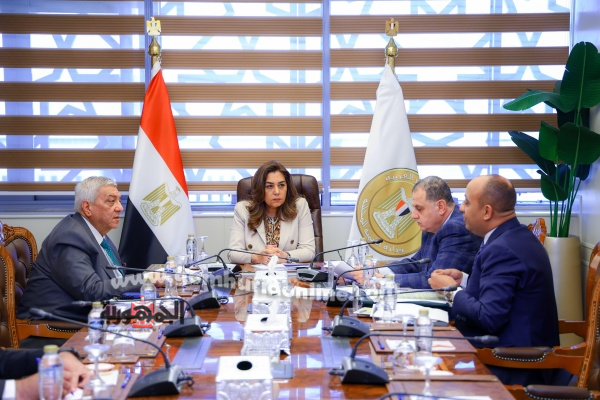 وزيرة التنمية المحلية خلال الاجتماع