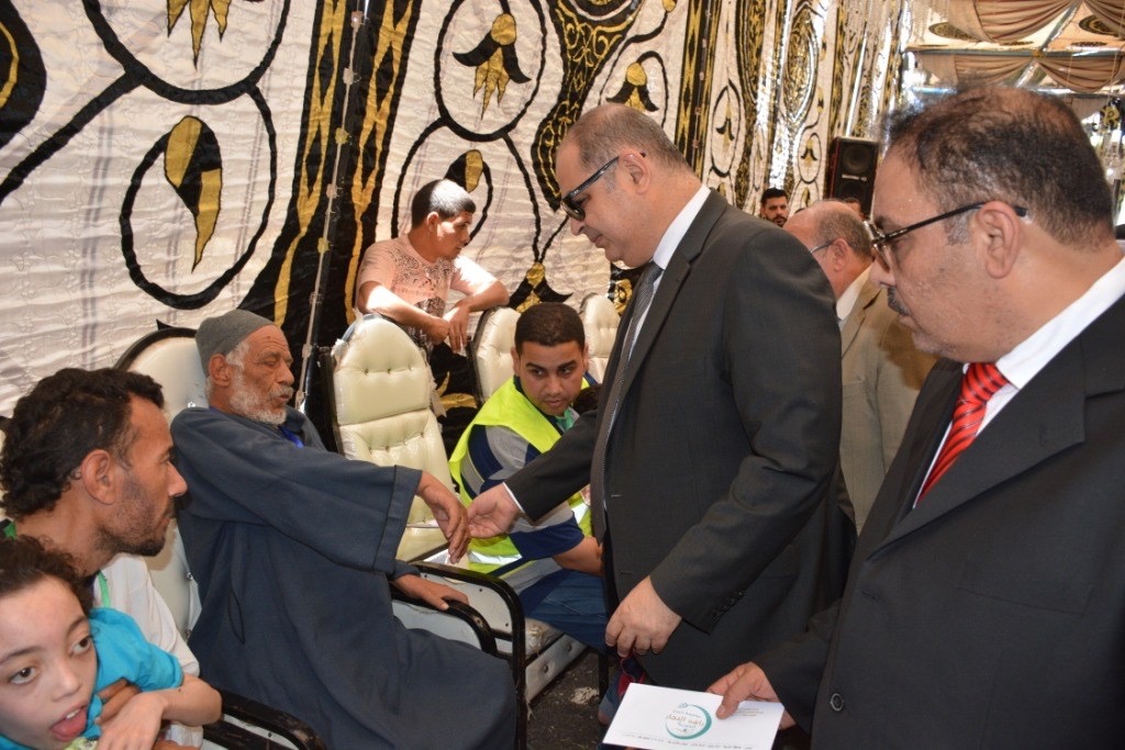 محافظ الغربية.. مساعدات تجاوزت ١,٢ مليون جنيه لقرية سلامون ضمن مبادرة حياة كريمة بالصور