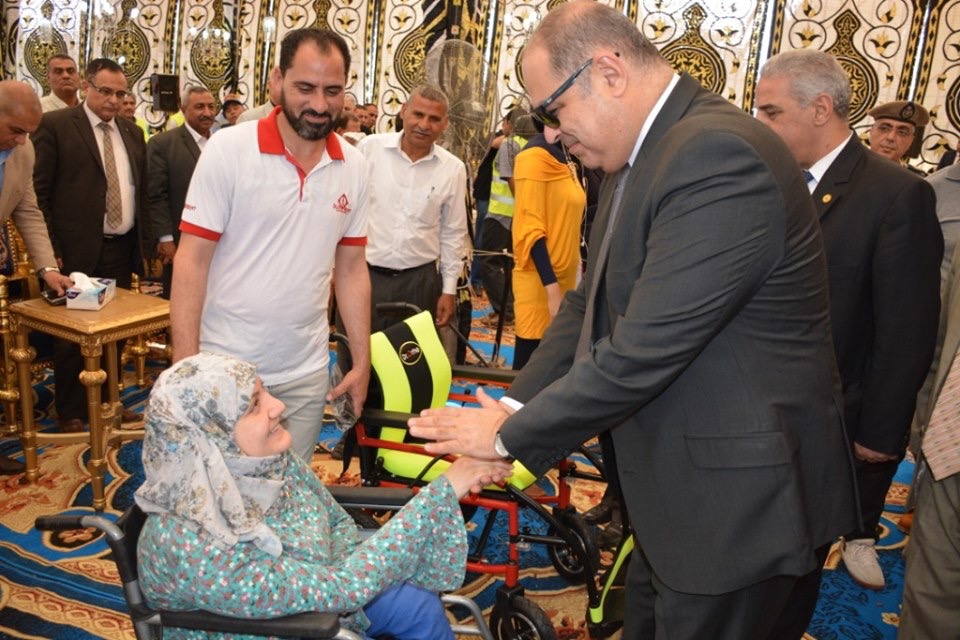 محافظ الغربية.. مساعدات تجاوزت ١,٢ مليون جنيه لقرية سلامون ضمن مبادرة حياة كريمة بالصور