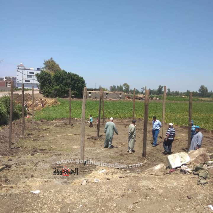 إزالة التعديات على الأرض الزراعية فى تلا .. والتصدى للإشغالات بسرس الليان 