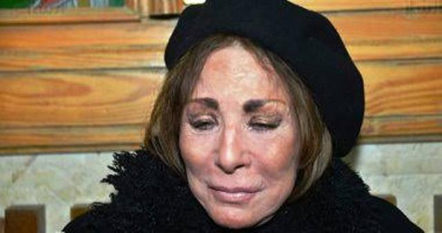  الفنانة لبنى عبد العزيز