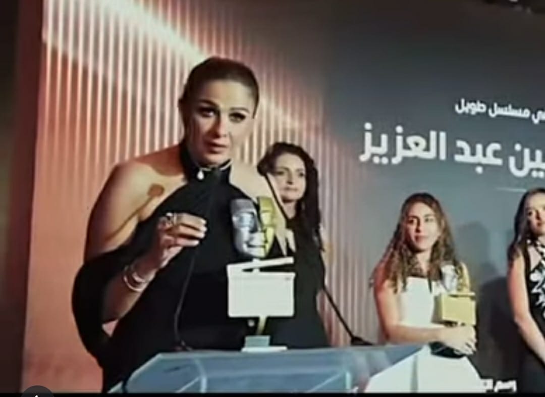 الفنانة ياسمين عبدالعزيز