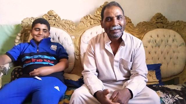 صلاح ضحى بالدكتوراة فى رحلة البحث عن تعمير الصحراء بالوادى الجديد.. صور