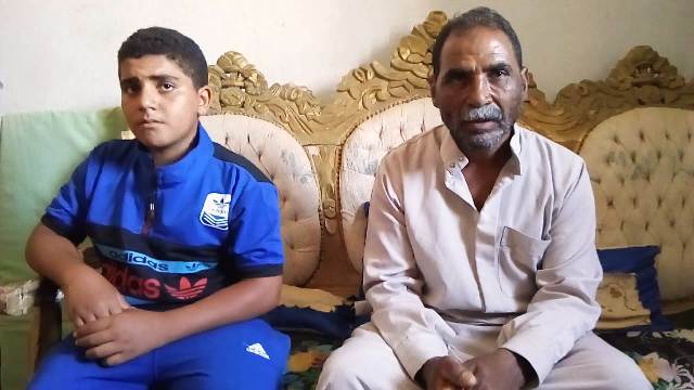 صلاح ضحى بالدكتوراة فى رحلة البحث عن تعمير الصحراء بالوادى الجديد.. صور