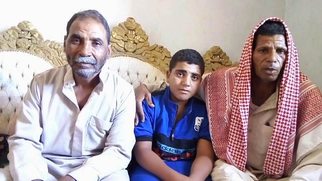 صلاح ضحى بالدكتوراة فى رحلة البحث عن تعمير الصحراء بالوادى الجديد.. صور