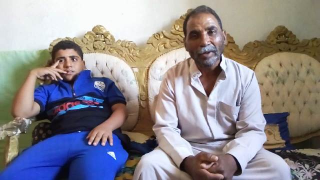 صلاح ضحى بالدكتوراة فى رحلة البحث عن تعمير الصحراء بالوادى الجديد.. صور