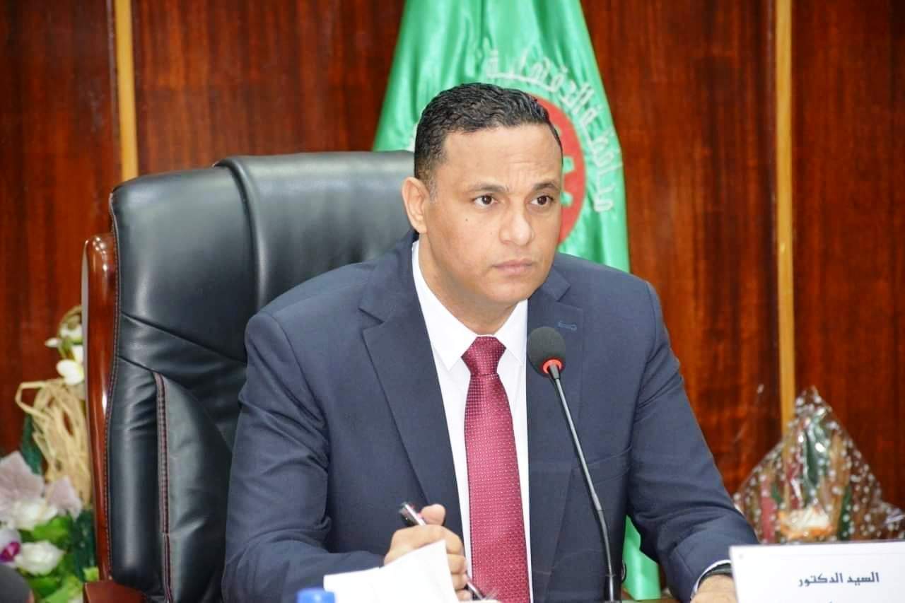 الدكتور ايمن مختار