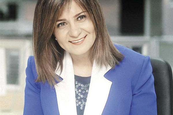 السفيرة نبيلة مكرم