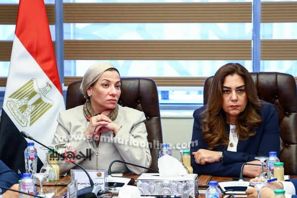 وزيرتا التنمية المحلية والبيئة خلال الإجتماع