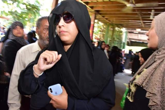 نجوم الفن يودعون الراحل الفاروق الفيشاوى بمسجد مصطفى محمود .. صور