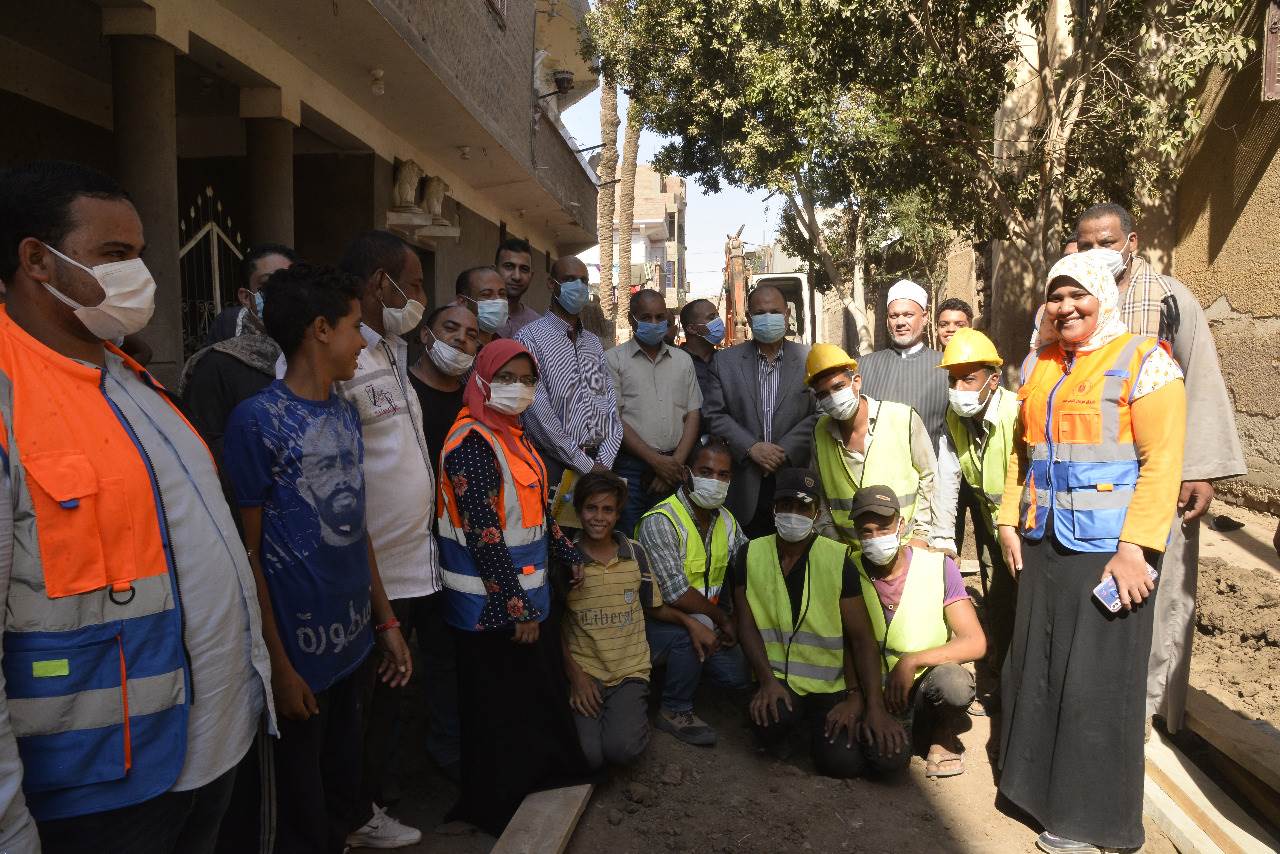 محافظ أسيوط يتفقد أعمال تنفيذ مشروع الصرف الصحي لقرية أولاد الياس بمركز صدفا