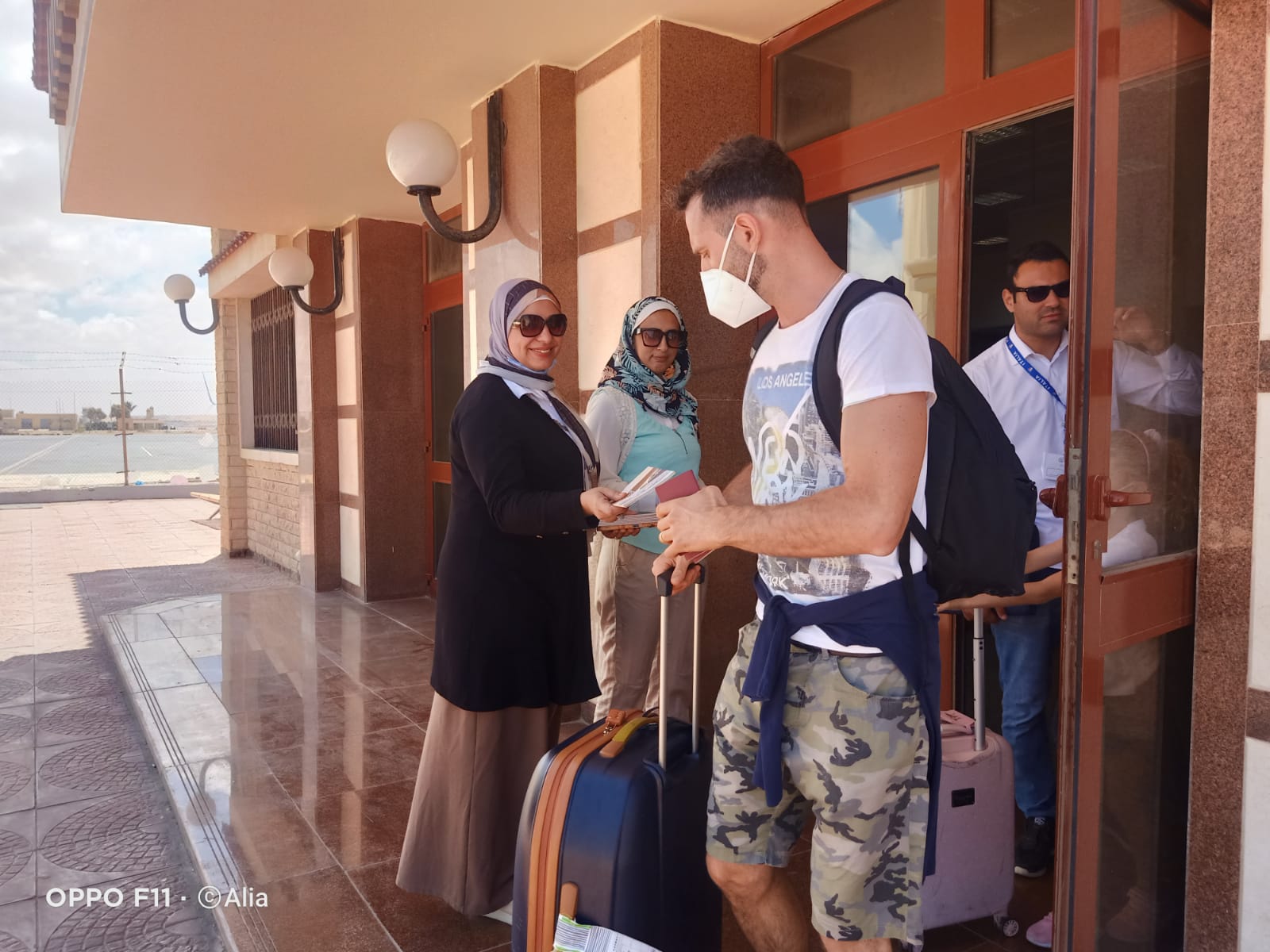 146 سائح روماني وصل على متن طائرة شارتر لمطار مطروح 