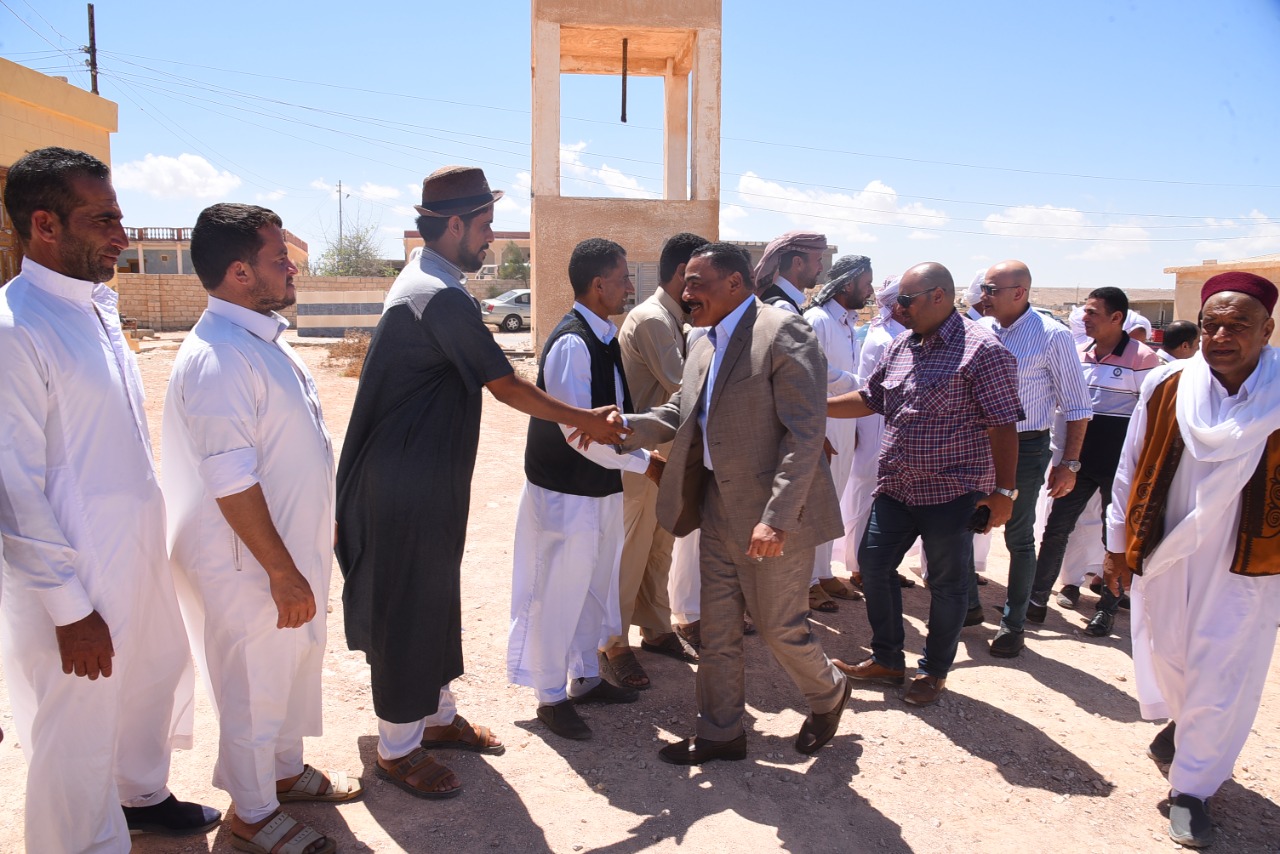 شعيب يستمع لمطالب اهالي ابو لهو البحرية بمطروح 