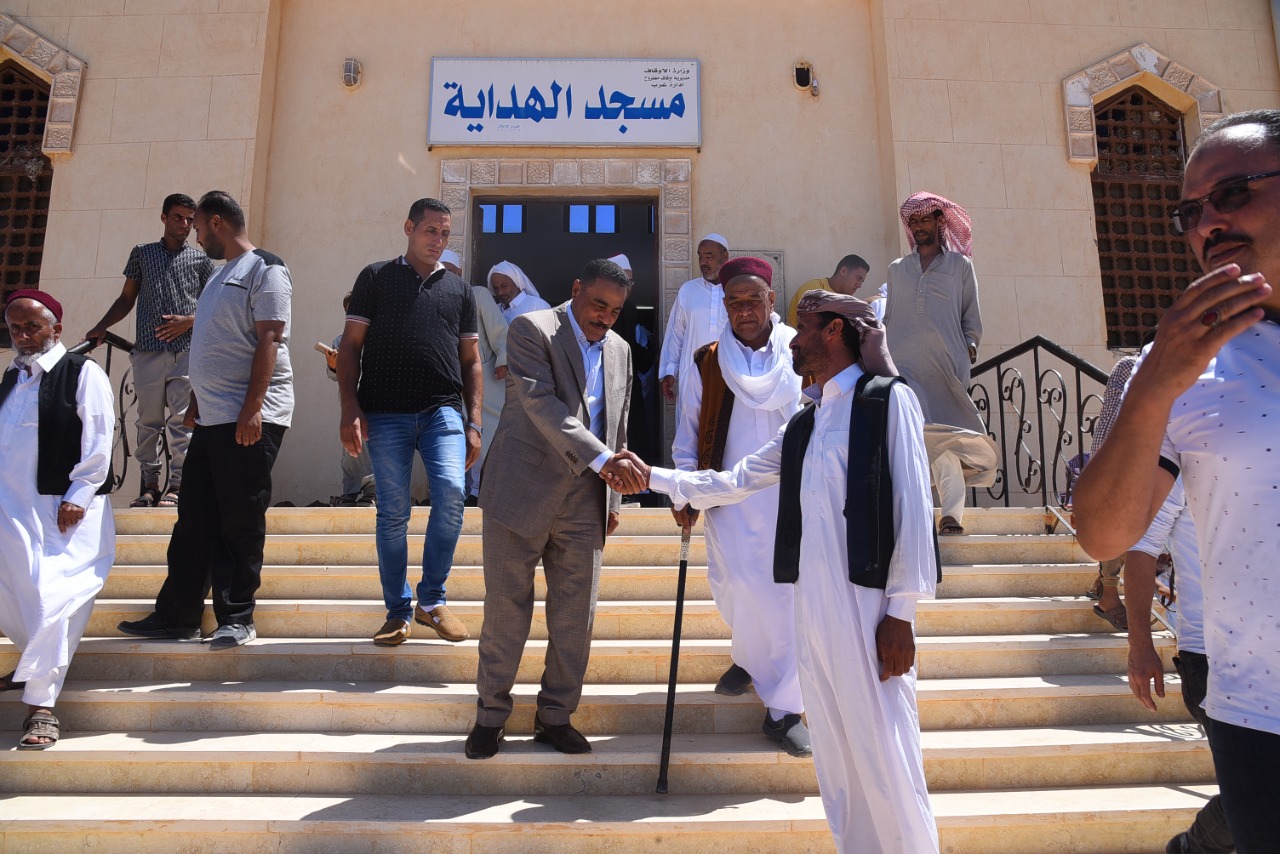 شعيب يستمع لمطالب اهالي ابو لهو البحرية بمطروح 