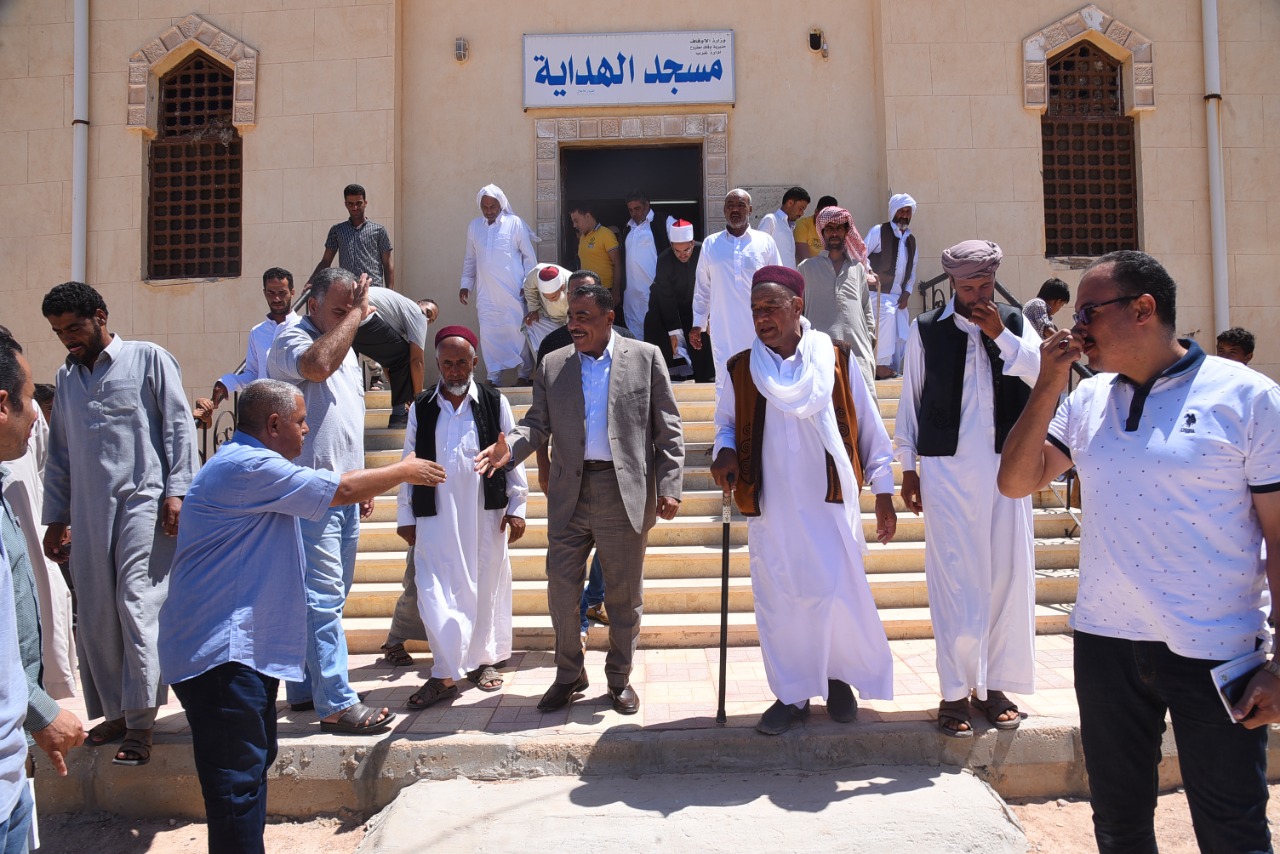 شعيب يستمع لمطالب اهالي ابو لهو البحرية بمطروح 
