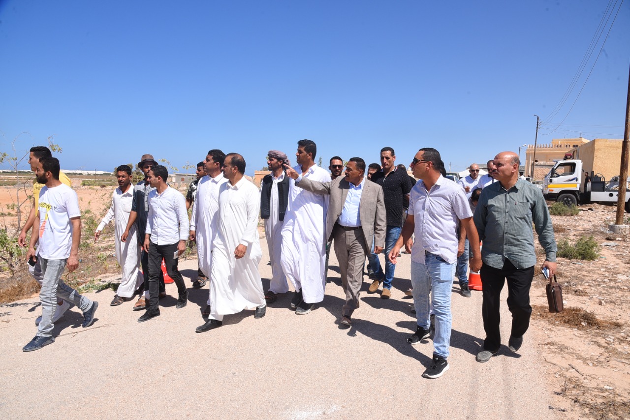 شعيب يستمع لمطالب اهالي ابو لهو البحرية بمطروح 