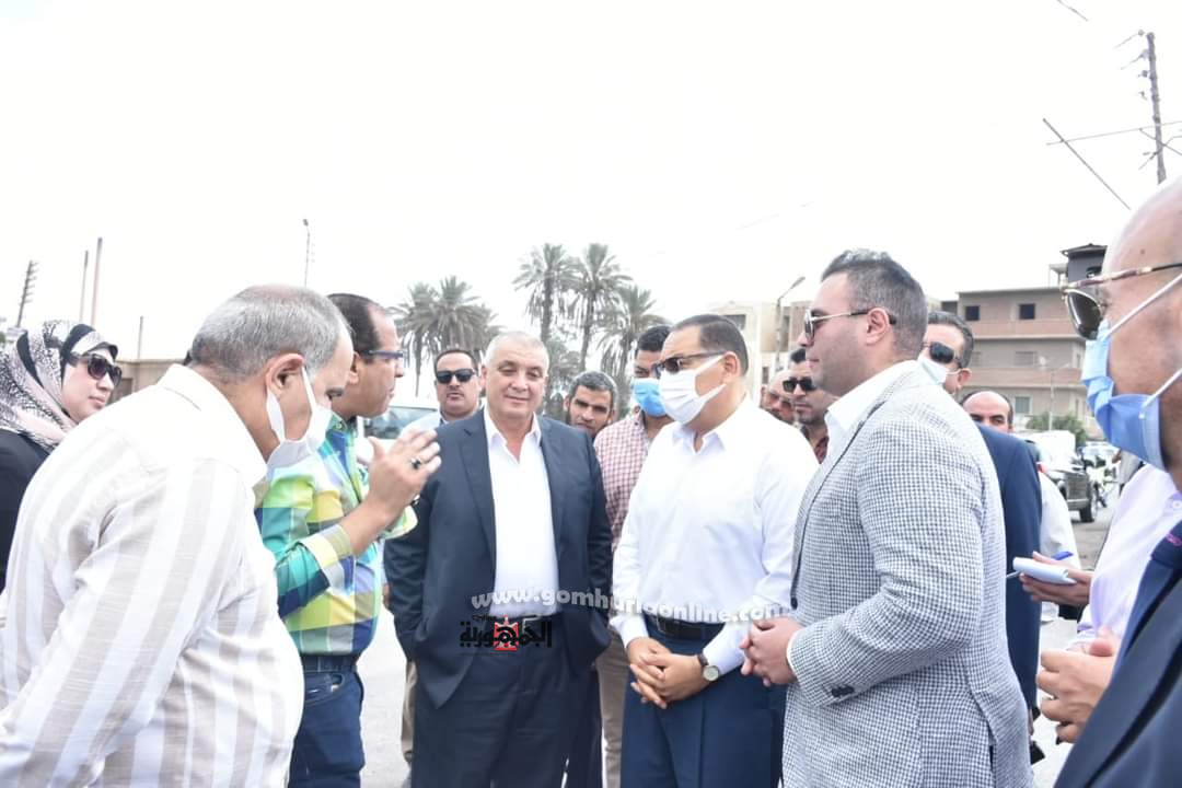 محافظ الشرقية يتفقد كوبري أبو طبل بمنياالقمح لبحث إمكانية توسعته أمام حركة السيارات والمارة 