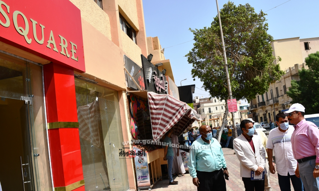 محافظ أسوان يوجه لإصلاح وصيانة خط الصرف الصحى بشارع أبو شوك ودهان واجهات العقارات التاريخية 