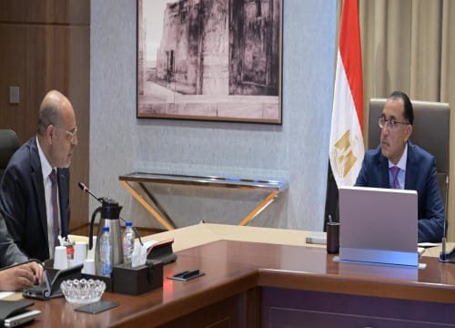رئيس الوزراء يلتقي وزير العمل