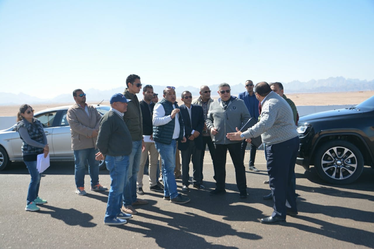محافظ البحرالأحمر يتفقد الغابة الشجرية الجديدة بالغردقة