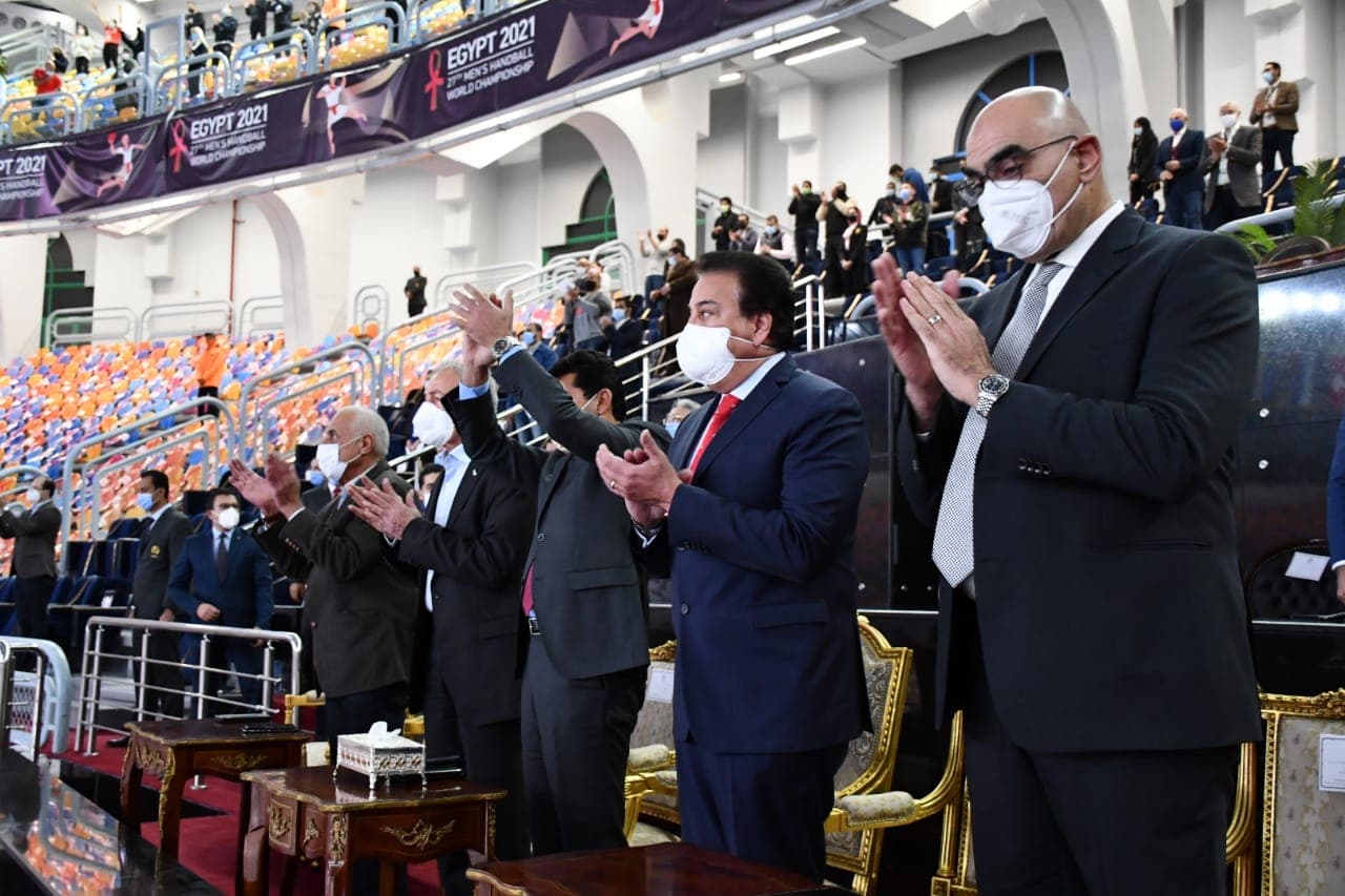 وزير الرياضة يشهد مباراة مصر والدنمارك بدور الـ 8 فى مونديال اليد