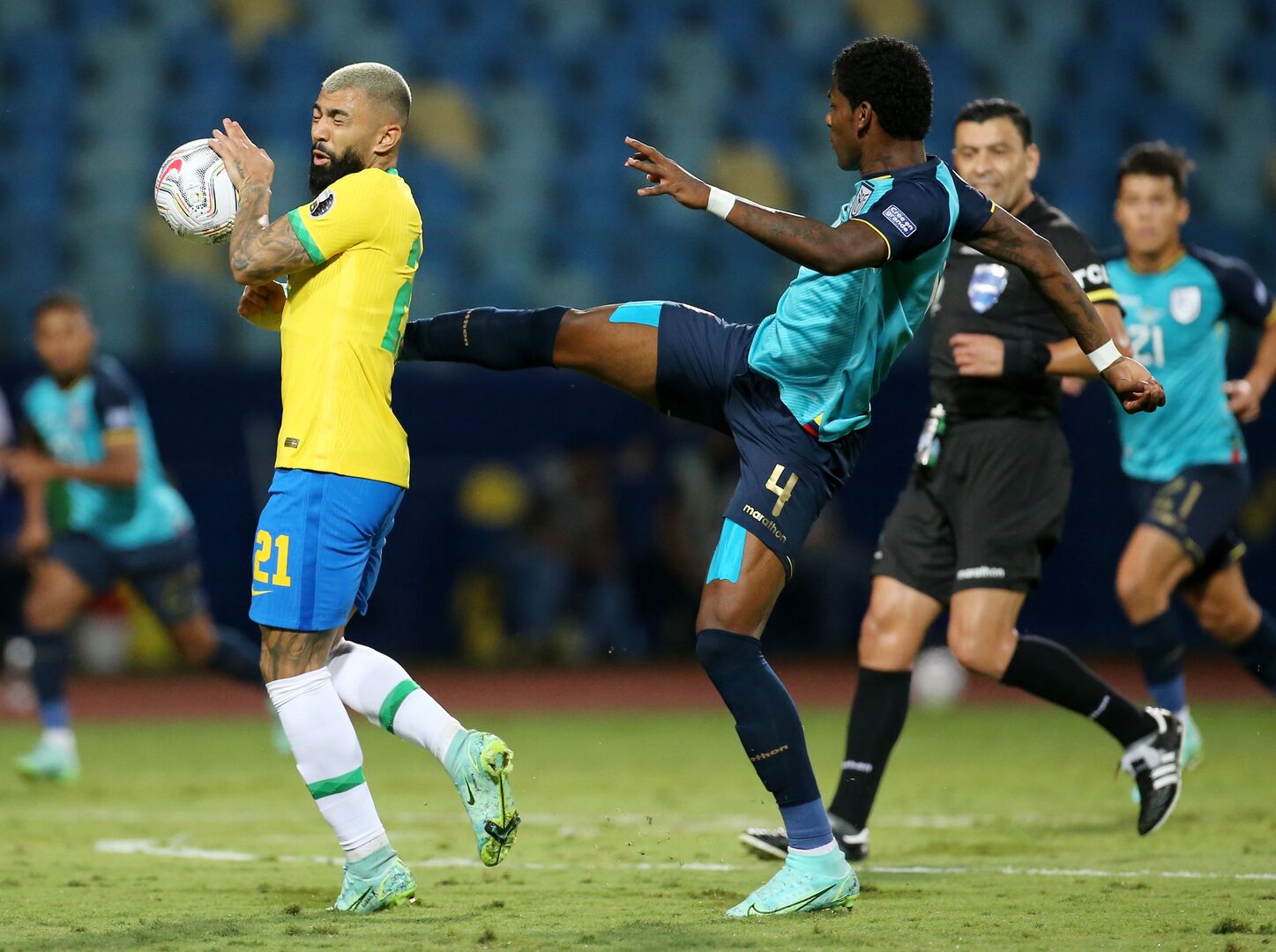 البرازيل والاكوادور