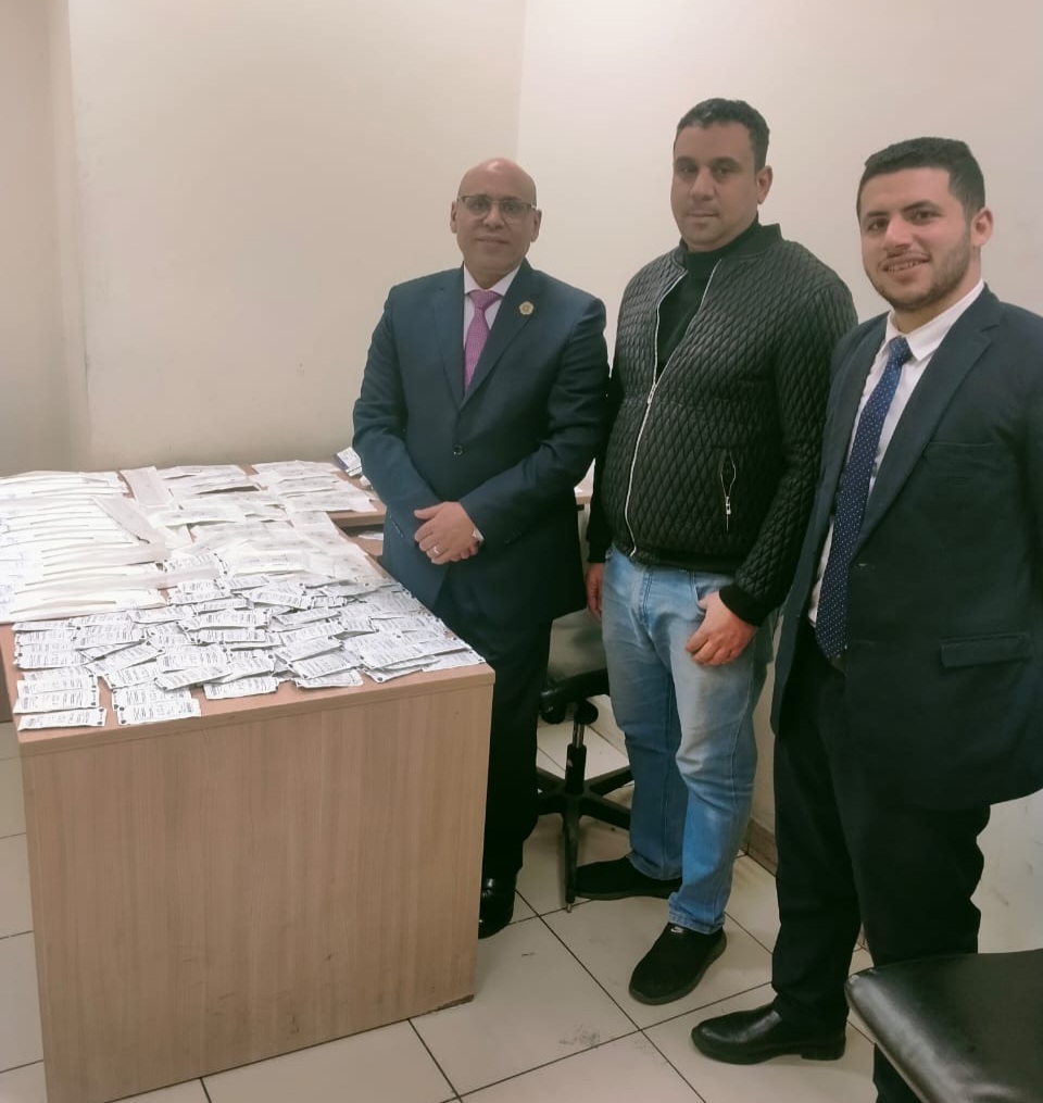جمارك المطار تحبط تهريب كمية كبيرة من مستلزمات العمليات الطبية والخيوط الجراحية 