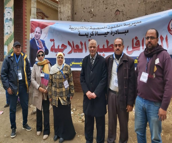 كشف وعلاج ١٤١٤مواطن خلال القافلة الطبية في قرية سري بطوخ.. بالمجان