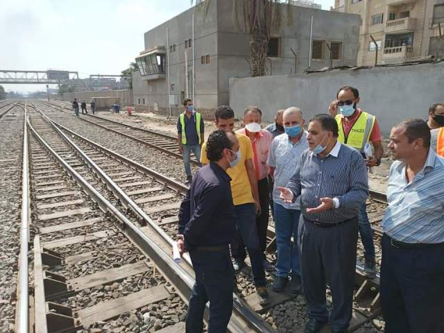 رئيس هيئة السكة الحديد  يتابع انتظام حركة مسير القطارات وتطوير كهربة إلاشارات 