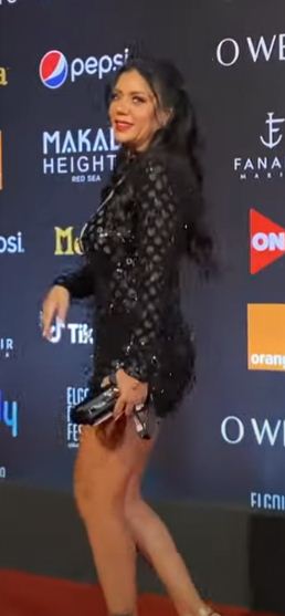 رانيا يوسف صباحًا بـ هوت شورت ومساءًا بـ جامب سوت شورت باليوم الخامس من مهرجان الجونة.. صور