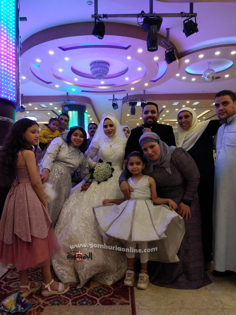 الف مبروك بمناسبة الزفاف السعيد