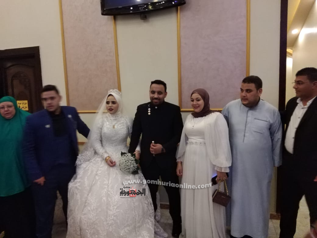 الف مبروك بمناسبة الزفاف السعيد