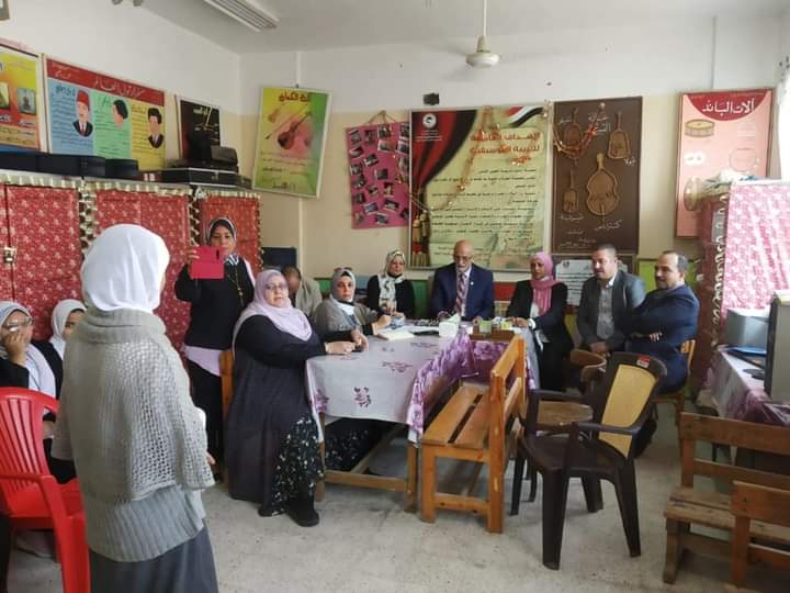 مدير تعليم بنها يشهد بطولة السباحة للمرحلة الاعدادية على مستوى الادارة   