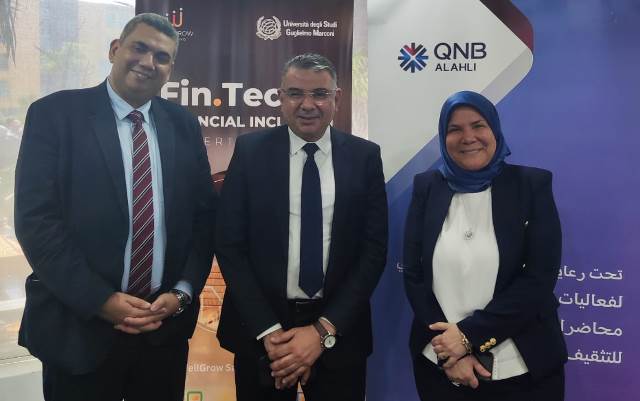 كلية الإدارة بجامعة بدر تنظم تدريب للطلاب عن الشمول المالى والتحول