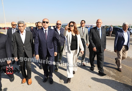 وزيرة التنمية المحلية خلال تفقدها ساحتي انتظار للسيارات خلف مركز المنارة للمؤتمرات