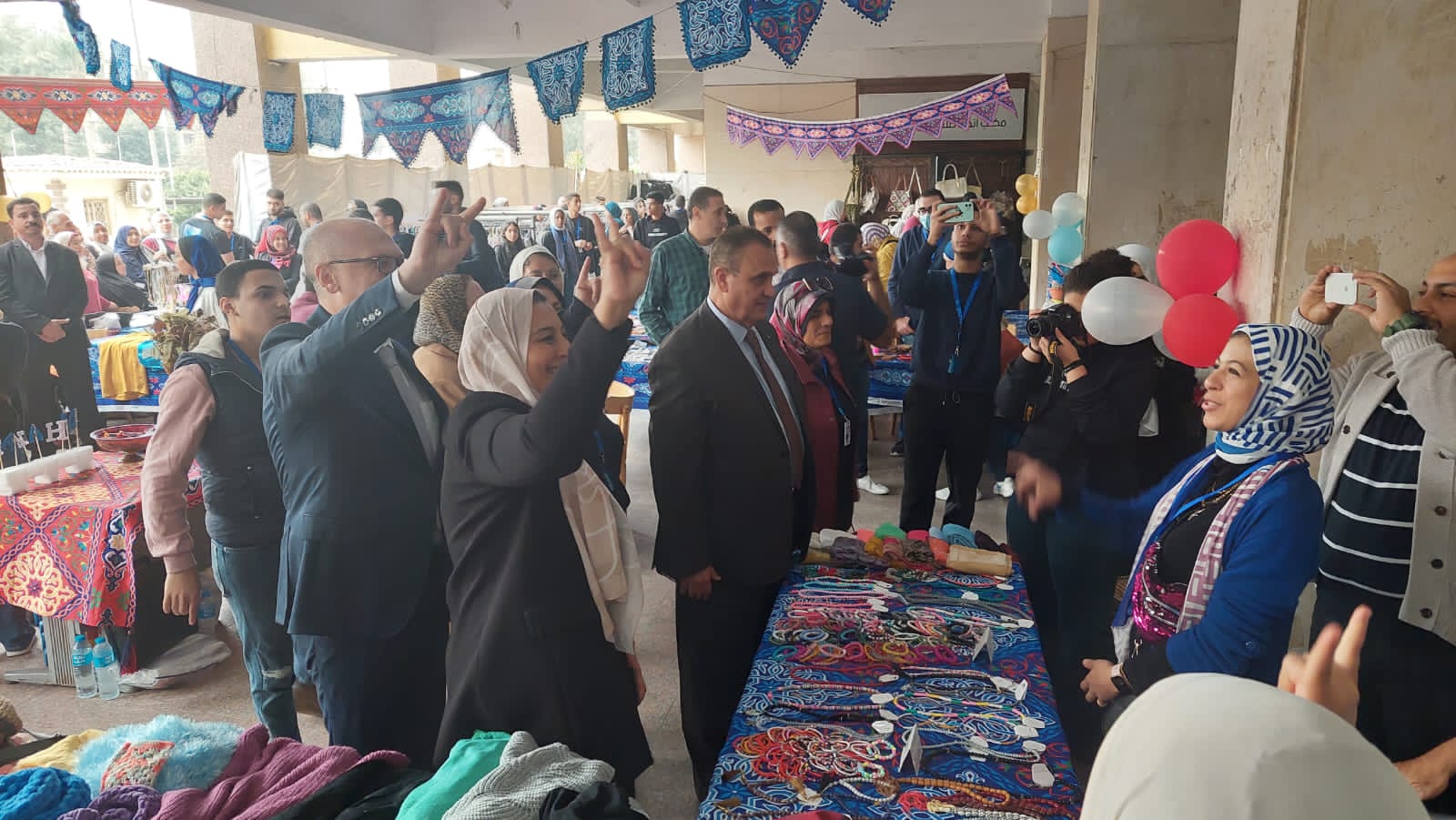 افتتاح معرض سوق الخير بتجارة عين شمس 