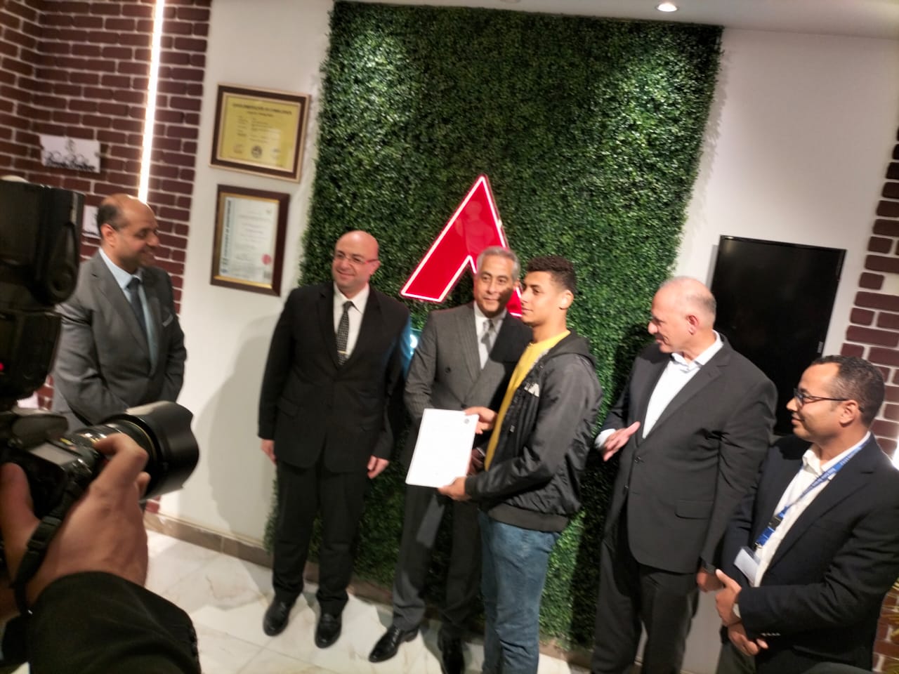  وزير العمل يتفقد بعض  المصانع  المُصدرة ببنى سويف